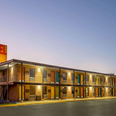 Starved Rock Motor Inn Travelodge By Wyndham Streator Exterior photo