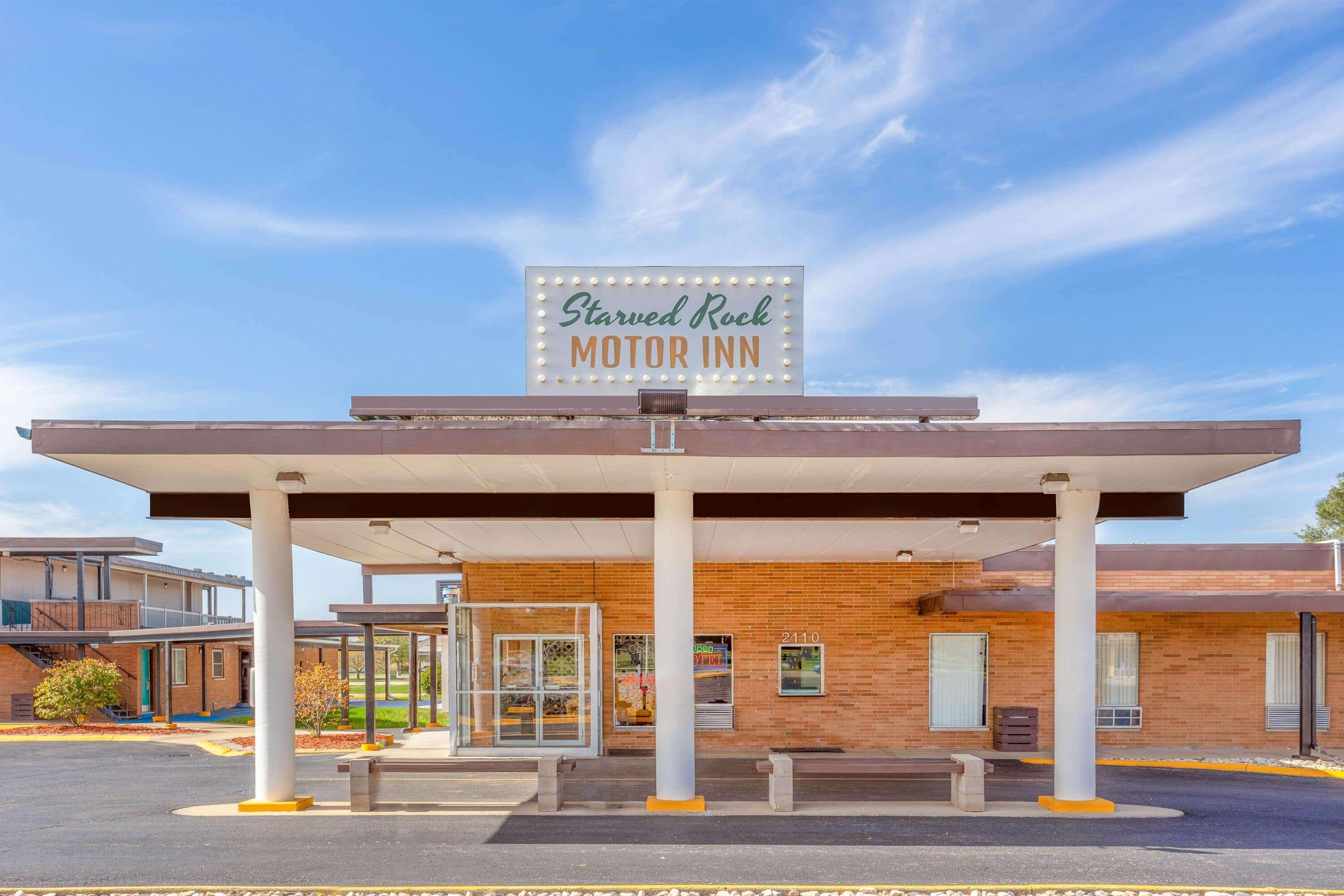 Starved Rock Motor Inn Travelodge By Wyndham Streator Exterior photo