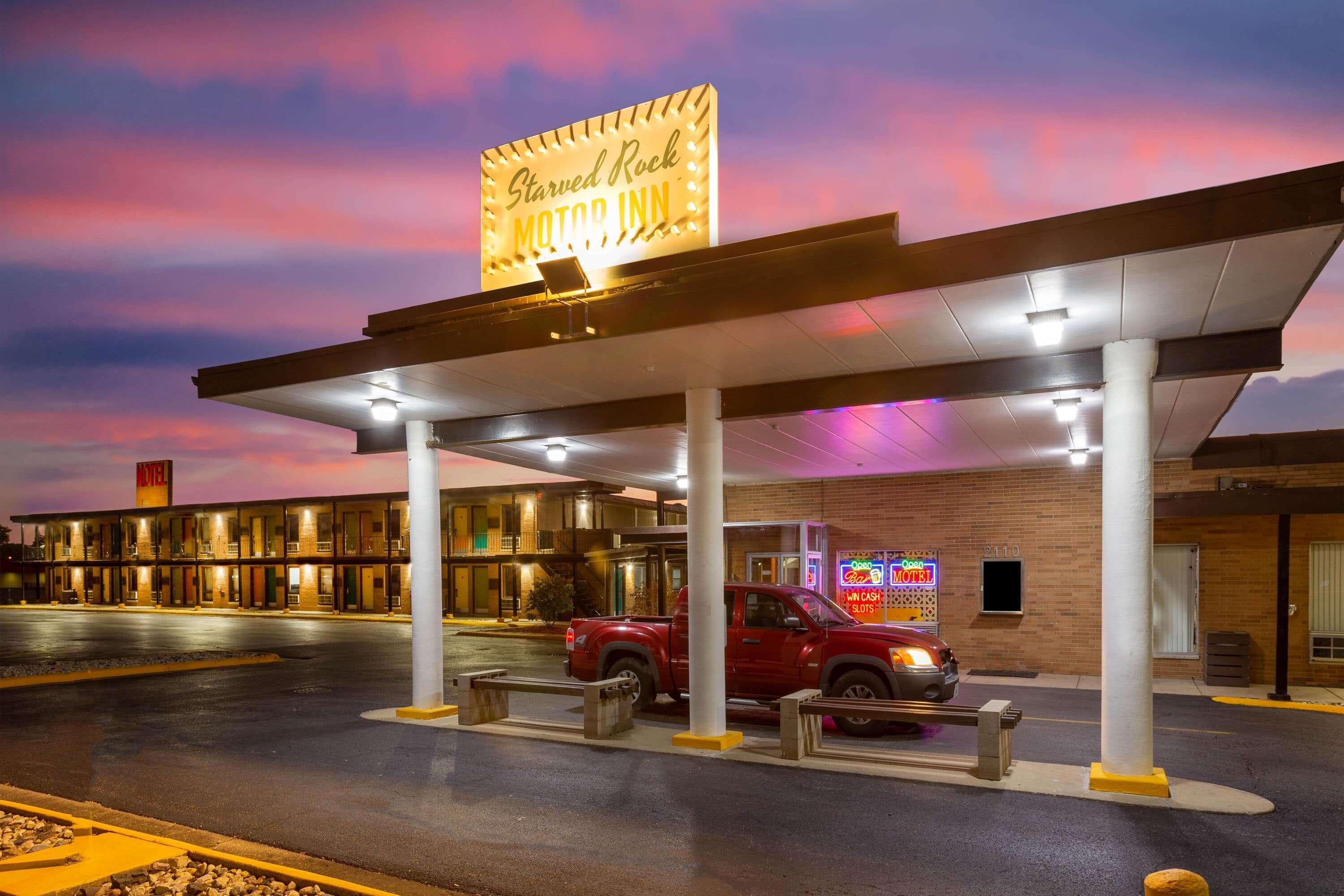 Starved Rock Motor Inn Travelodge By Wyndham Streator Exterior photo